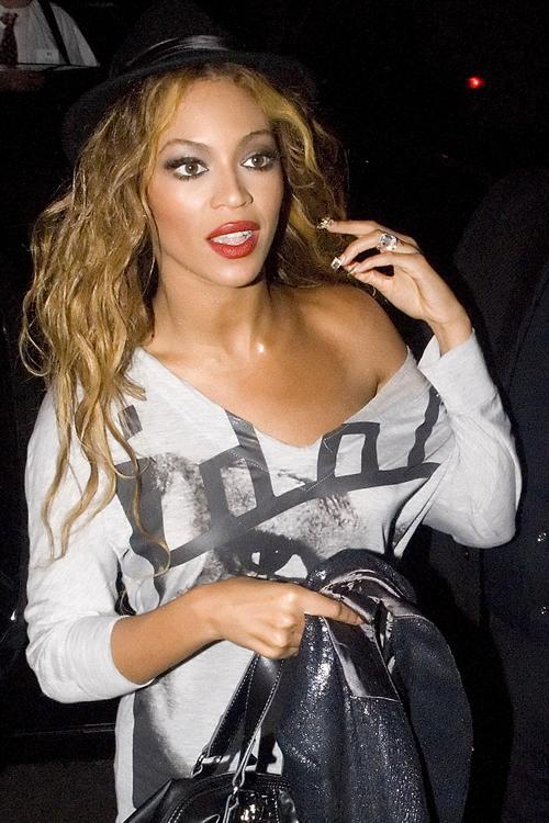 Beyonce arrives at Mahiki nightclub to spend the night partying with Rihanna and Jay-Z