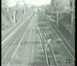vidéo chance ouvrier voie chemin de fer train
