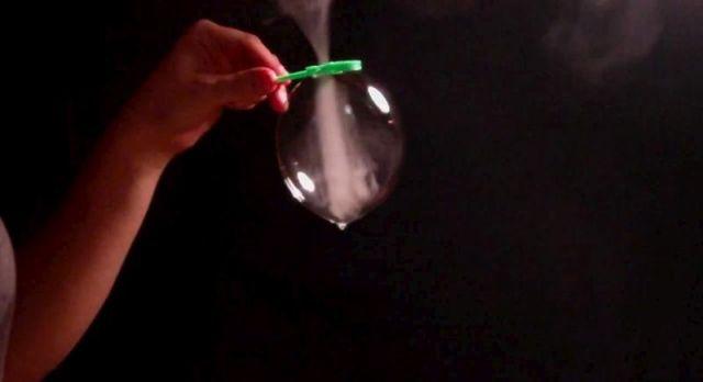 tornade dans une bulle001 Tornade dans une bulle (4 photos + 1 vidéo)