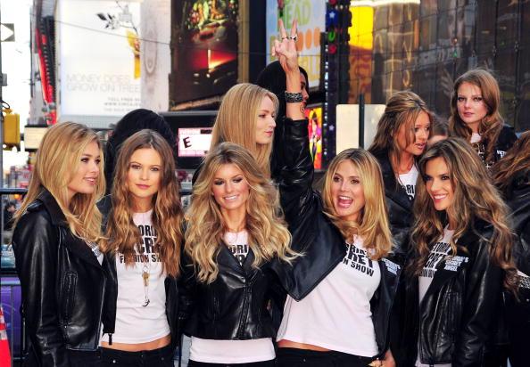 Victoria�s Secret Supermodels Take Over Times Square