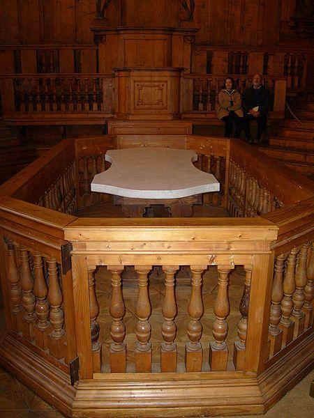 anatomical_theatre_of_the_archiginnasio_bologna_italy_-_the_dissection_table.1258668981.jpg