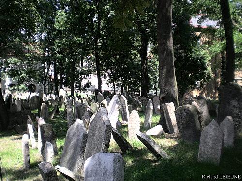AMOURS ESTIVALES - 9. PRAGUE : JOSEFOV (Troisième partie : le cimetière juif)
