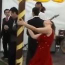 Fille bourrée à un mariage