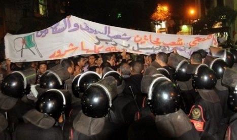 Egypte/Algérie: manifestation violente au Caire, la crise diplomatique enfle