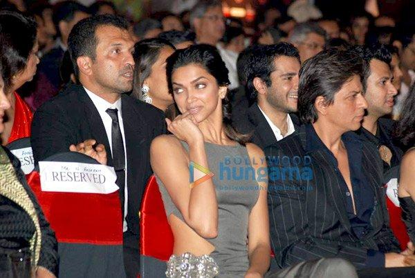 SRK, Deepika Katrina aux Cosmopolitan Awards
