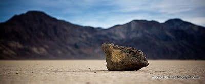 Mystérieuses pierres dans la Vallée de la mort