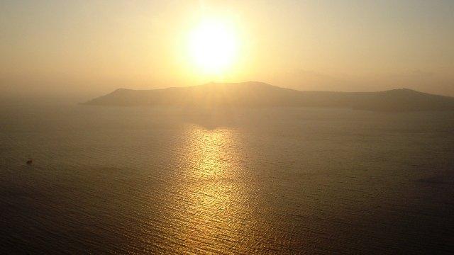 Santorin, un archipel  et une île