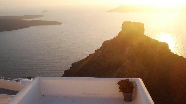 Santorin, un archipel  et une île