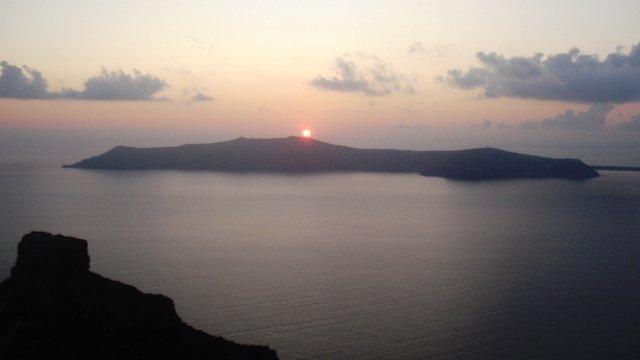 Santorin, un archipel  et une île