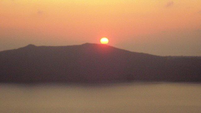 Santorin, un archipel  et une île