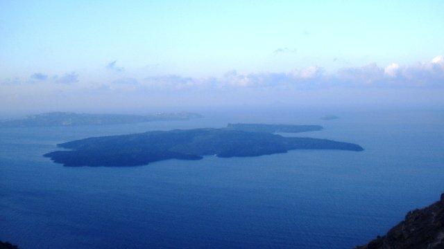 Santorin, un archipel  et une île