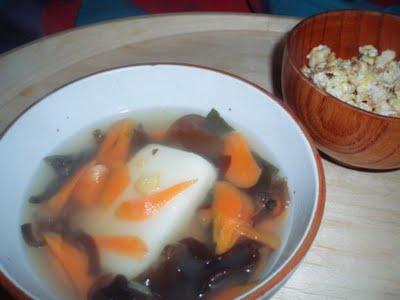 Tofu à l'oeuf brouillé de petit-déjeuner
