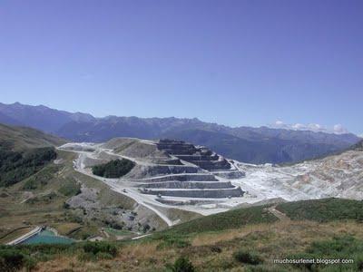 La plus grande mine de talc au monde.