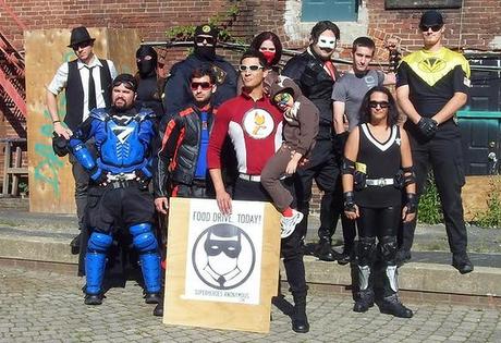 Photo de famille des Superheroes Anonymous