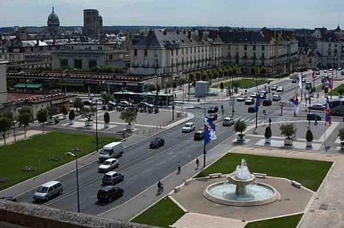 Tours. la place Anatole-France