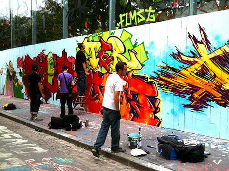 Art urbain: Des graffitis venus d'ailleurs, entre création et dégradation