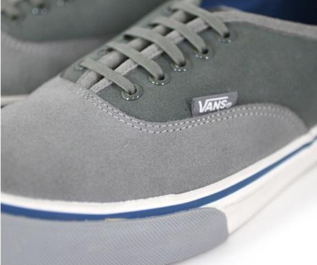 DELUXE X VANS AUTHENTIC