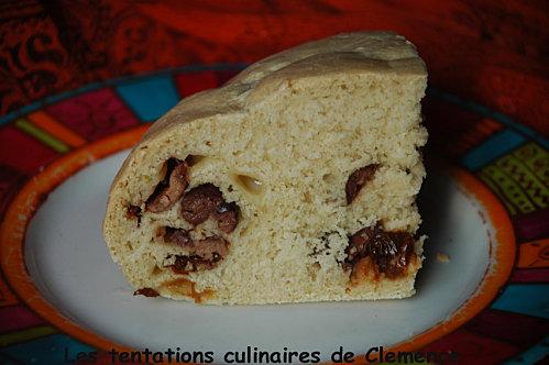 Pain aux tomates séchées, olives et parmesan