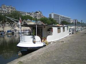 TROIS REMORQUEURS-logements vus à PARIS-Arsenal