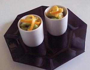 Salade de fèves, oranges et pignons de pin