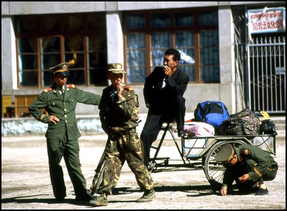 tibet-soldats-chinois.1259746099.jpg