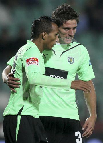 Liedson (à gauche) félicité par Daniel Carriço après son doublé face au Vitória de Setúbal