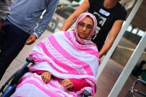 En grève de la faim en Espagne, la militante sahraouie Aminatou Haidar se dit décidée à “aller jusqu’au bout”