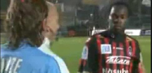 Vidéo: Quand Apam se prend pour Zidane...