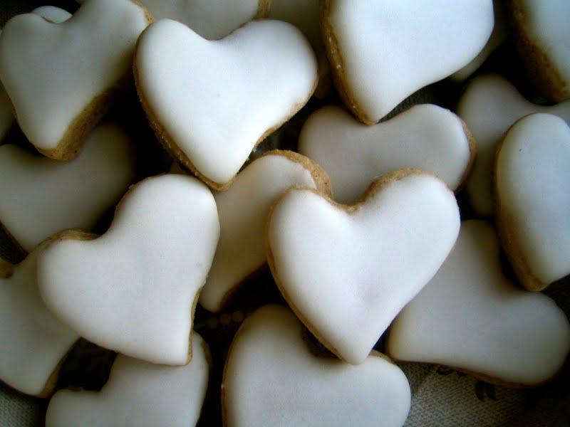 Mes amours de Zimtsterne ou étoiles à la cannelle (enfin des coeurs ici donc Zimtherzen), parce que Noël approche...