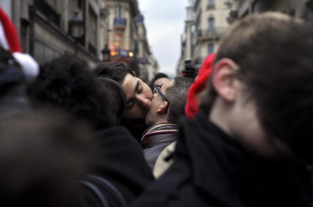 Kiss-in contre l'homophobie - Paris (01516)