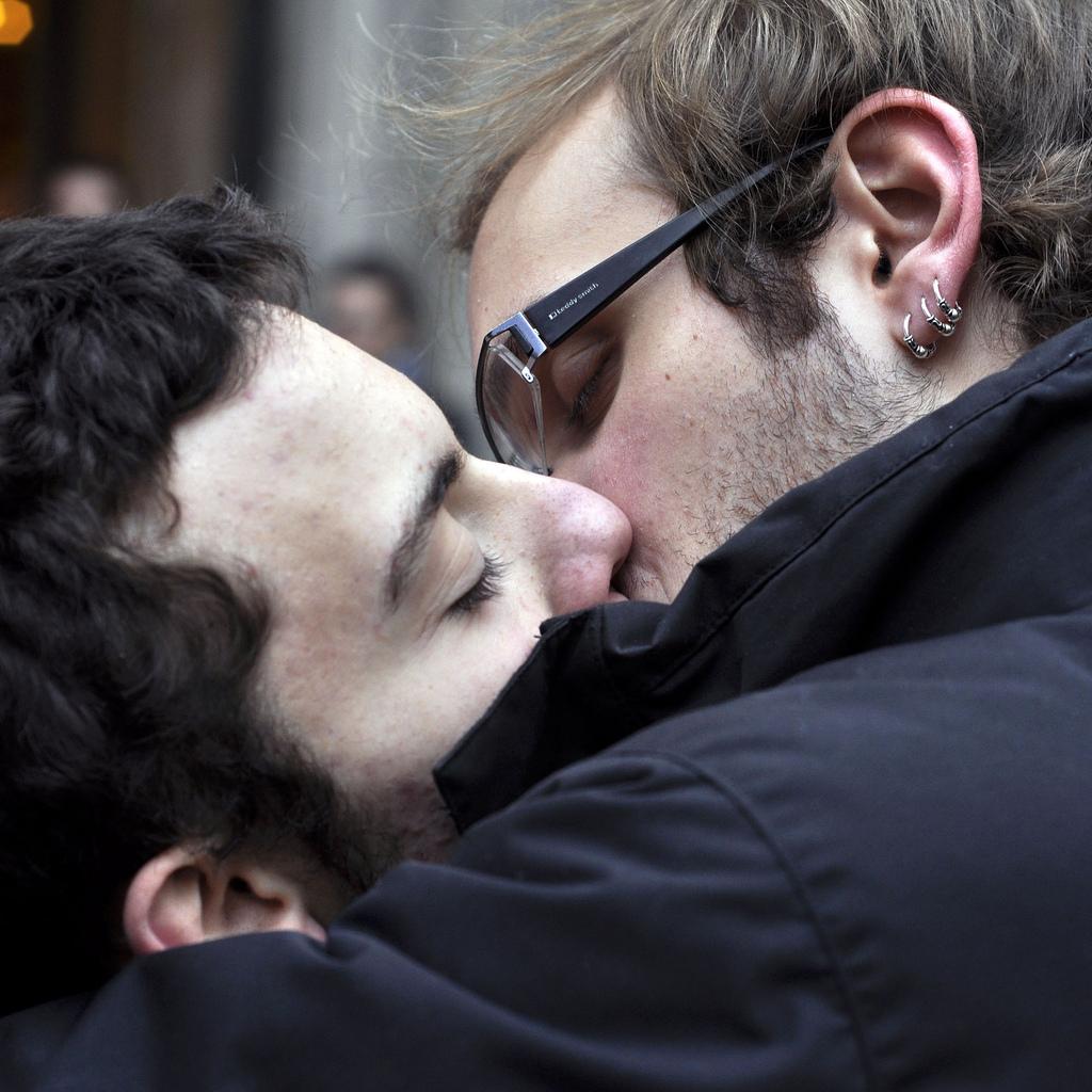 Kiss-in contre l'homophobie - Paris (01534)