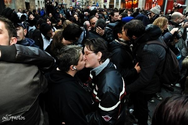 kiss-in-homophobie04