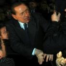 thumbs berlusconi se fait agresser 005 Berlusconi se fait agresser (10 photos)