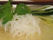 Soupe ''vivante'' Miso blanc avec ''Spaghettinis'' Radis d'Hiver Daïkon Courgette