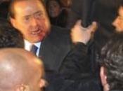 Silvio Berlusconi: Reçoit raclée Vidéo