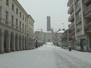 limoges_rue_de_la_cathedrale_sous_la_neige