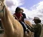vidéo enfants cheval chute