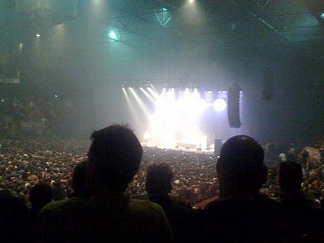 Mon dernier concert de l’année… 15' in the dark.. Now they are back! #pixies