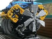 Moteur 32-V8 soupapes faite briques Lego.