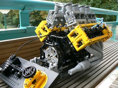 lego-motor-v8-2