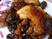 Poulet oignons, pruneaux raisins secs