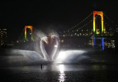 Spectacle d’illuminations aquatiques à Tokyo