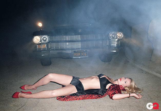 Darkplanneur january-jones-mad-men-car