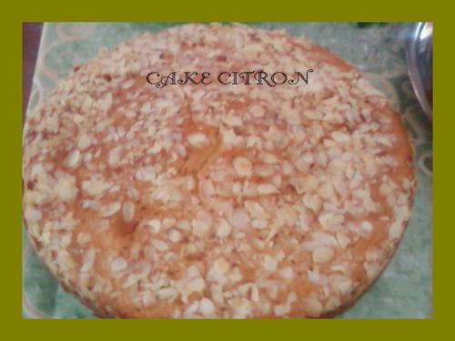 Cake moelleux au citron et aux amandes effilees