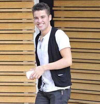 Joe McElderry .