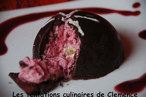 demi-sphere-de-chocolat--mousse-de-framboise2.jpg