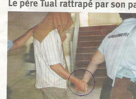 Prendre un curé par la main...