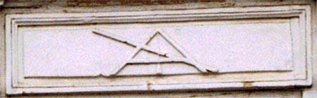 Des emblèmes de maçon-tailleur de pierre à Montoire (41)