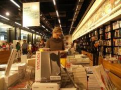 Des seniors en librairies : gare aux entreprises de 50 salariés