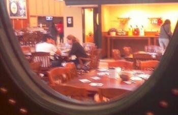 Emma Watson et Rafael Cebrian à la cafetariat de Brown